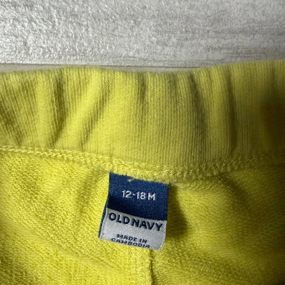 Old Navy French-Terry Yellow Graphic Tee and Shorts Set size 12-18 months unisex